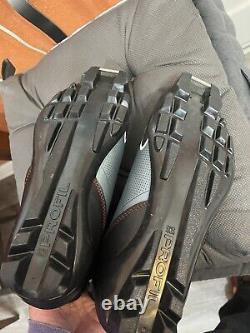 Salomon Men Escape 5 TR Cross Country Ski Boots Size 8 New