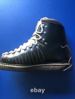 West German Black Leather Cross Country Ski Boots Size 39-40 Women